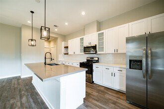 11325 Stonework Garden Ln in Houston, TX - Foto de edificio - Building Photo