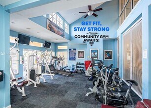 2460 NW 33rd St, Unit 1702 in Oakland Park, FL - Building Photo - Building Photo