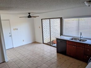 1855 Sandy Ridge Ct in Carrollton, TX - Foto de edificio - Building Photo