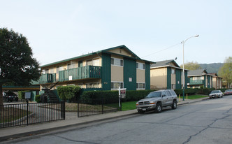 570-590 Fairview Dr Apartments