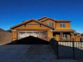 487 Louisville St, Unit 2B in Hemet, CA - Building Photo