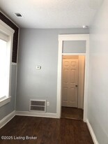 947 S Brook St in Louisville, KY - Building Photo