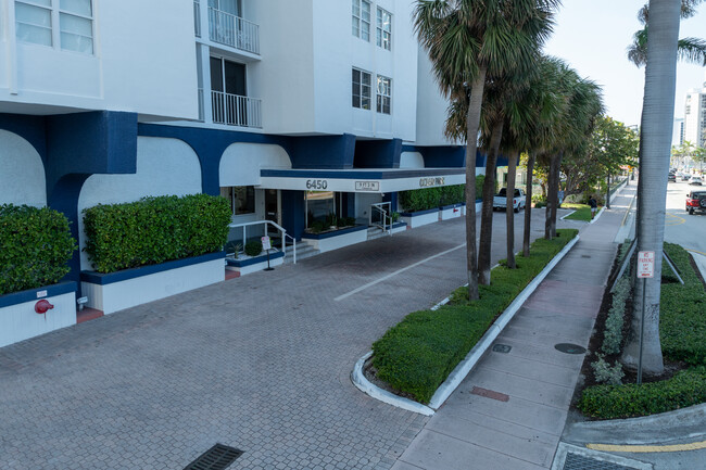 Ocean Park Condominiums in Miami Beach, FL - Building Photo - Building Photo