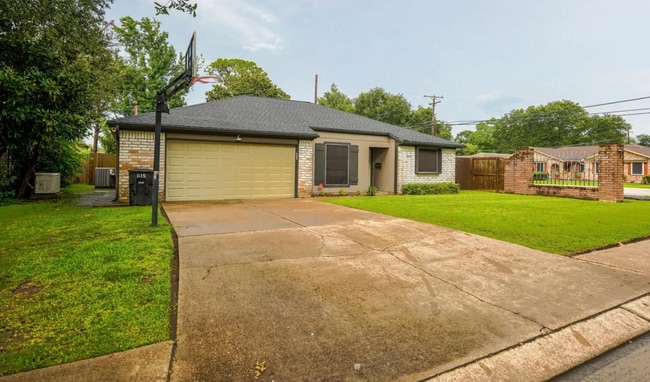property at 815 S 3rd St