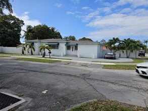 520 NW 30th Ave in Miami, FL - Building Photo - Building Photo