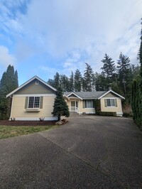 7330 McCormick Woods Dr SW in Port Orchard, WA - Foto de edificio - Building Photo