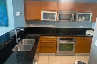 244 Biscayne Blvd, Unit 3204 in Miami, FL - Foto de edificio - Building Photo