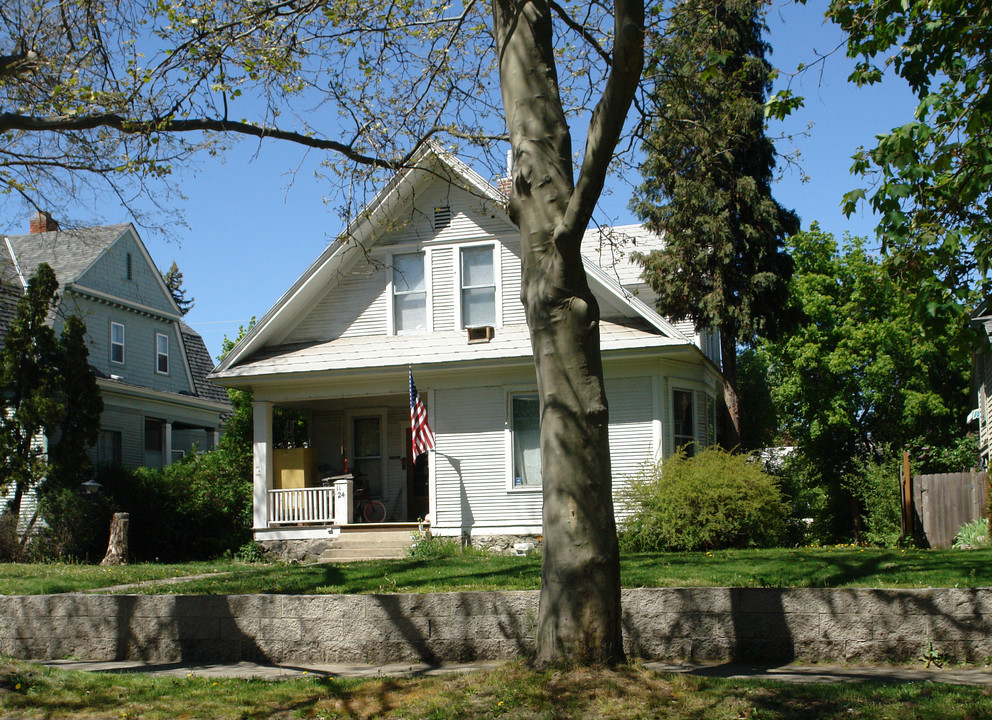 1124 W Nora Ave in Spokane, WA - Foto de edificio