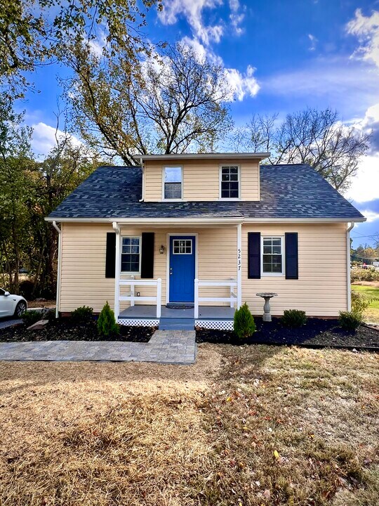 5237 Old Alexandria Turnpike in Warrenton, VA - Building Photo