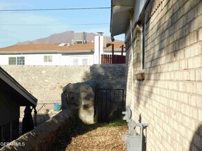 225 3 Rivers Dr in El Paso, TX - Building Photo - Building Photo