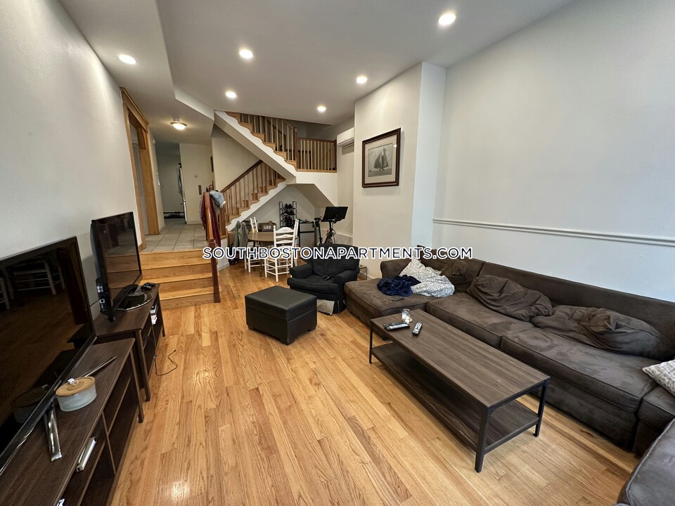 141 L St, Unit 3 in Boston, MA - Building Photo