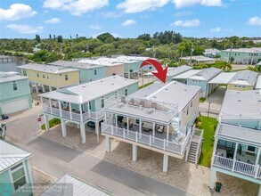 423 E Intercoastal Dr in Jensen Beach, FL - Building Photo - Building Photo