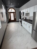 132 E Maple Ave, Unit Upstairs in Manlius, IL - Building Photo