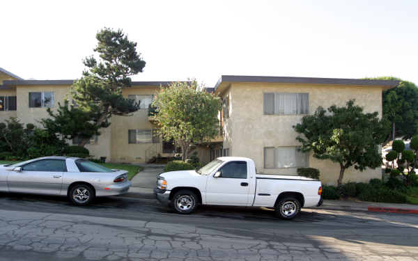 700 E Holly Ave in El Segundo, CA - Building Photo - Building Photo