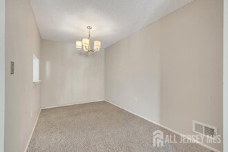 282 Kempsey Dr in North Brunswick, NJ - Building Photo - Building Photo