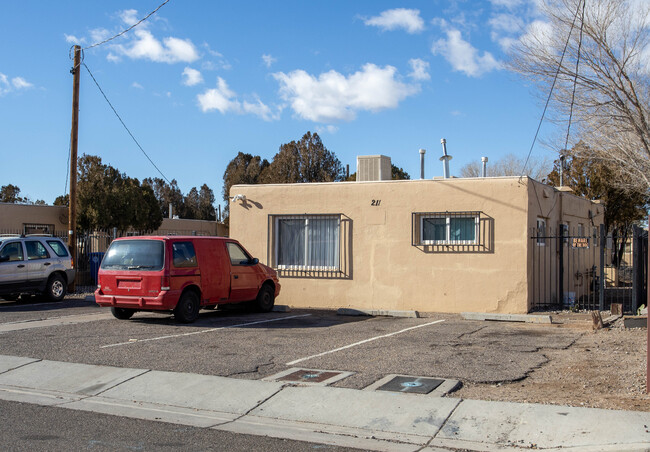 211-215 Texas St SE in Albuquerque, NM - Building Photo - Building Photo