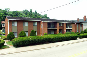 548 Washington Ave in Carnegie, PA - Building Photo - Building Photo