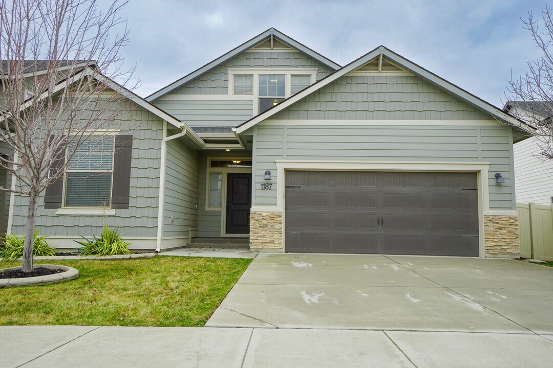 1187 W Davenport St in Meridian, ID - Building Photo