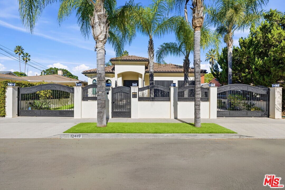 12419 Erwin St in Los Angeles, CA - Building Photo