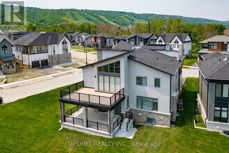 141 Springside Cres in Blue Mountains, ON - Building Photo - Building Photo
