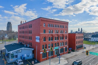 Francis John Apartments in Buffalo, NY - Foto de edificio - Building Photo