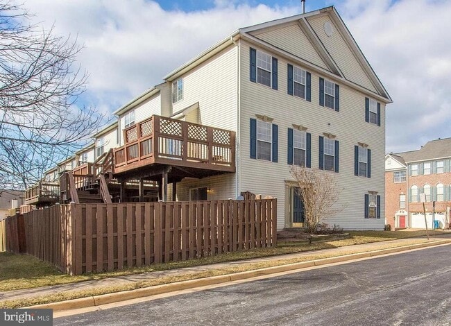 6351 Regal Oak Dr in Springfield, VA - Foto de edificio - Building Photo