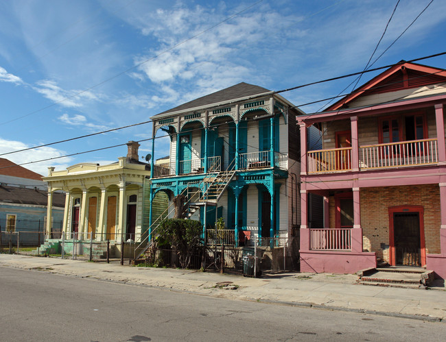 1415 Baronne St in New Orleans, LA - Foto de edificio - Building Photo