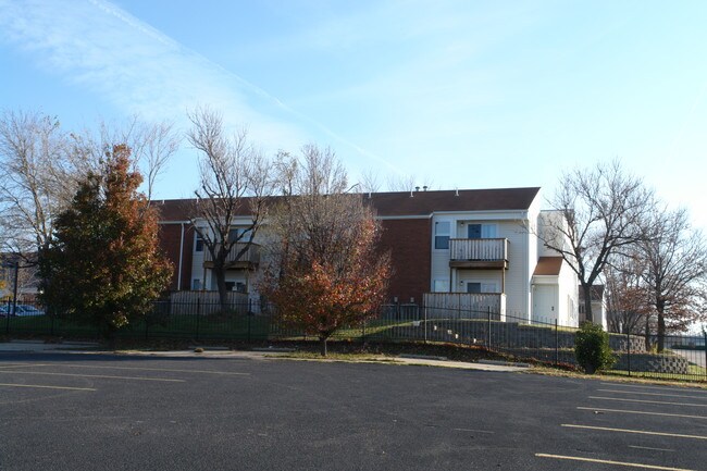 Brookridge Plaza Apartments in Derby, KS - Foto de edificio - Building Photo