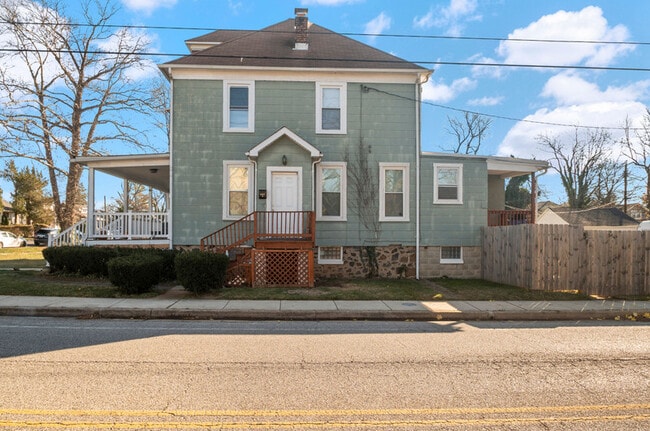 5327 Wesley Ave, Unit 2nd Floor