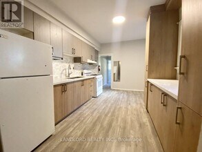 1078 College St in Toronto, ON - Building Photo - Building Photo