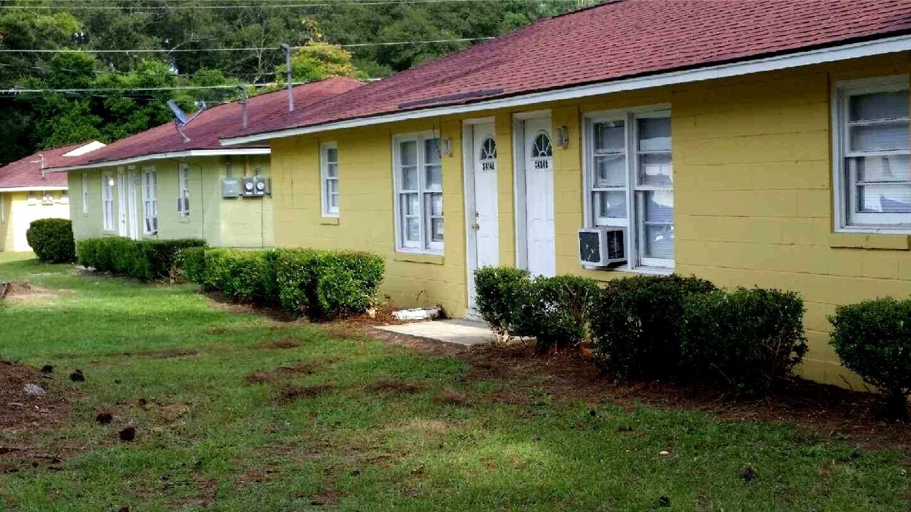 Pine Villa Apartments in Florence, SC - Foto de edificio