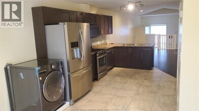 3198 Seville Ave in Windsor, ON - Building Photo - Building Photo