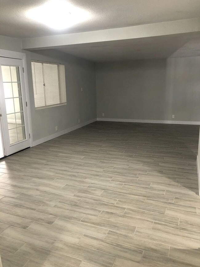 5117 E Sun Valley Dr in Las Vegas, NV - Building Photo - Building Photo