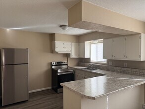 1114 N University Dr in Fargo, ND - Building Photo - Building Photo