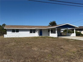 1315 NE Pine Island Ln in Cape Coral, FL - Building Photo