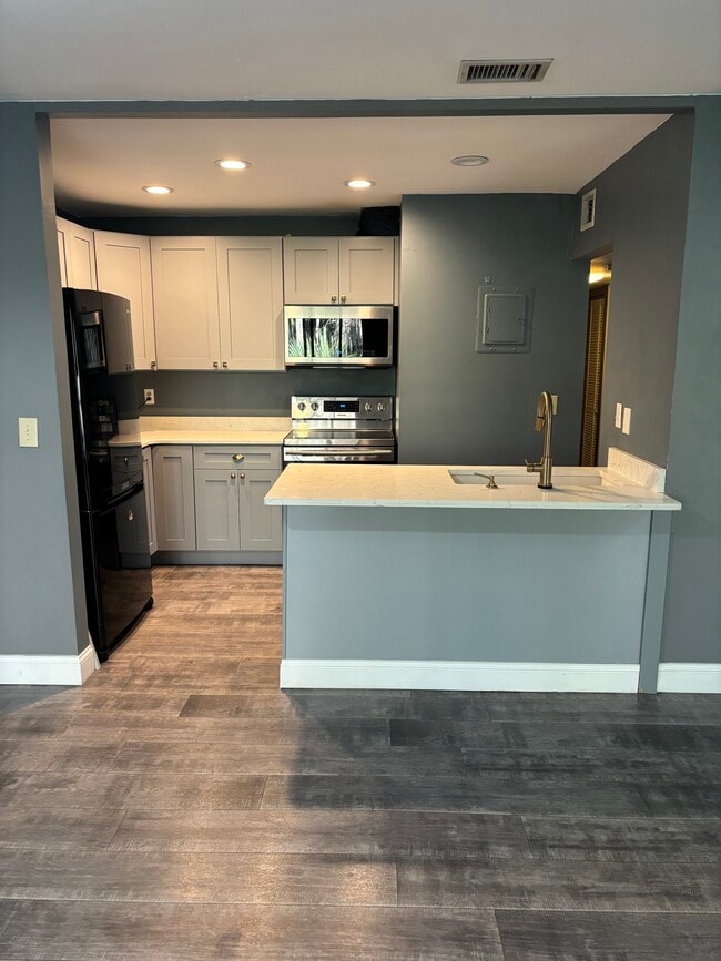 property at 120 Hibiscus Woods Ct