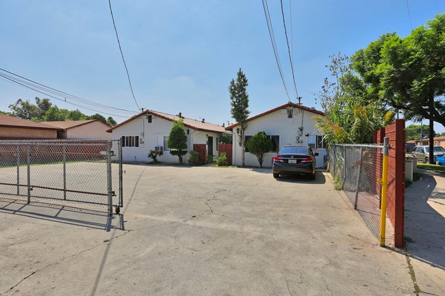 3001 E Coolidge St in Long Beach, CA - Building Photo - Building Photo