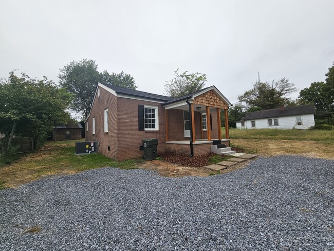 property at 906 Requa Rd