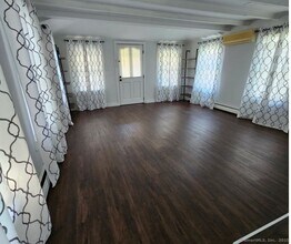 8 Peak Ave in Milford, CT - Building Photo - Building Photo