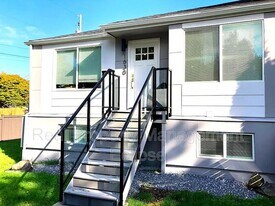 1628 Martin Luther King Jr Way in Seattle, WA - Building Photo