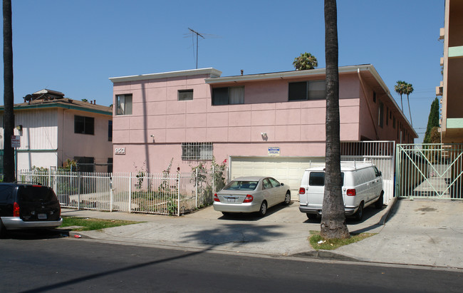 953 S Westmoreland Ave in Los Angeles, CA - Building Photo - Building Photo