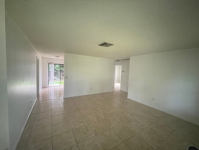 1637 Barbarie Ln, Unit 1637