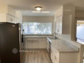 9813 S 44th St in Phoenix, AZ - Foto de edificio - Building Photo