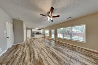 302 Wind Ship Ct in Woodstock, GA - Foto de edificio - Building Photo