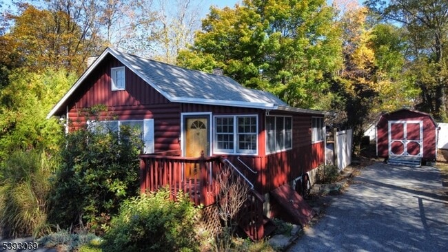 215 Annisquam Rd in Highland Lakes, NJ - Building Photo - Building Photo