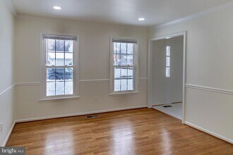 7885 Godolphin Dr in Springfield, VA - Building Photo - Building Photo