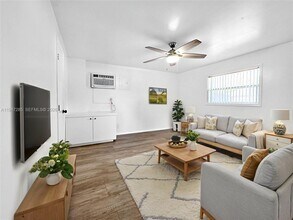 883 SW 10th St in Pompano Beach, FL - Building Photo - Building Photo