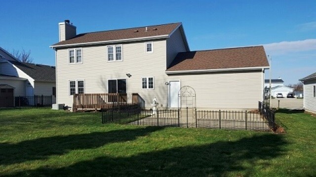 1115 Chatham Ln in Bloomington, IL - Building Photo - Building Photo