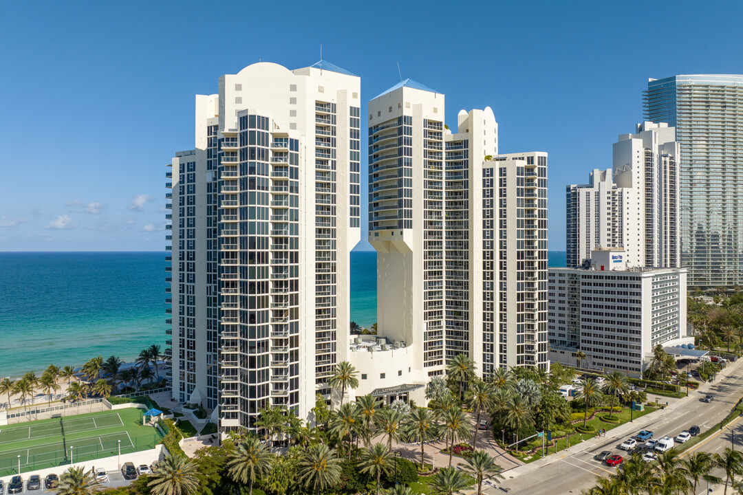 Ocean One in Sunny Isles Beach, FL - Building Photo