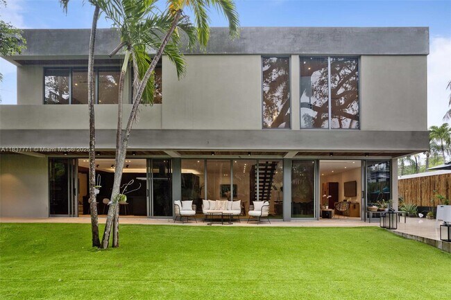 2780 SW 22nd Ave in Miami, FL - Building Photo - Building Photo